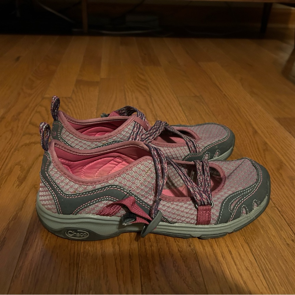Chaco Women Outcross Evo Mary Jane Hiking Shoe Sneaker Pink Grey, size 8